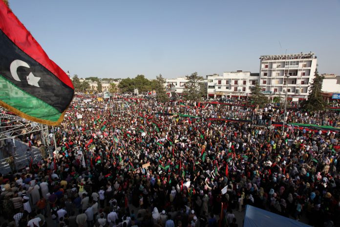 Dimostrazioni a Bayda, Libia 2011. Fonte wikimedia commons.