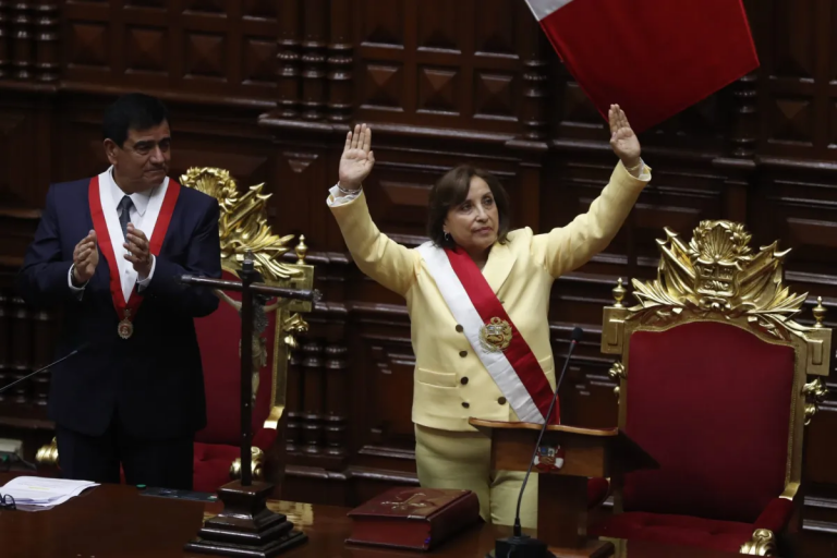 Perù: Dina Boluarte nomina il nuovo governo dopo il fallito colpo di stato di Castillo