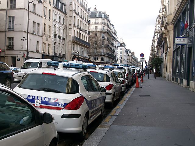 Sparatoria a Parigi: fermato l’attentatore