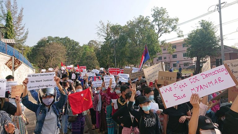 Birmania: la giunta proroga lo stato di emergenza e rinvia il voto