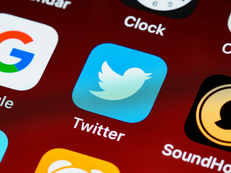 Twitter: sempre più inserzionisti fanno marcia indietro