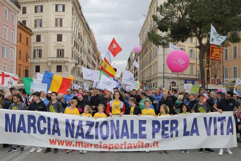 Aborto: il nuovo emendamento apre il dibattito sulla libertà di scelta della donna in Italia